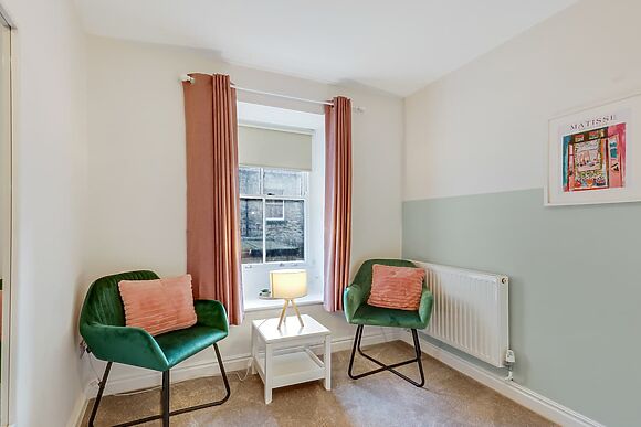 Earl Apartment