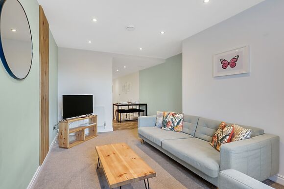 Earl Apartment